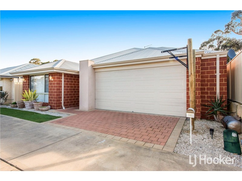 65 Warburton Trail, Lakelands WA 6180