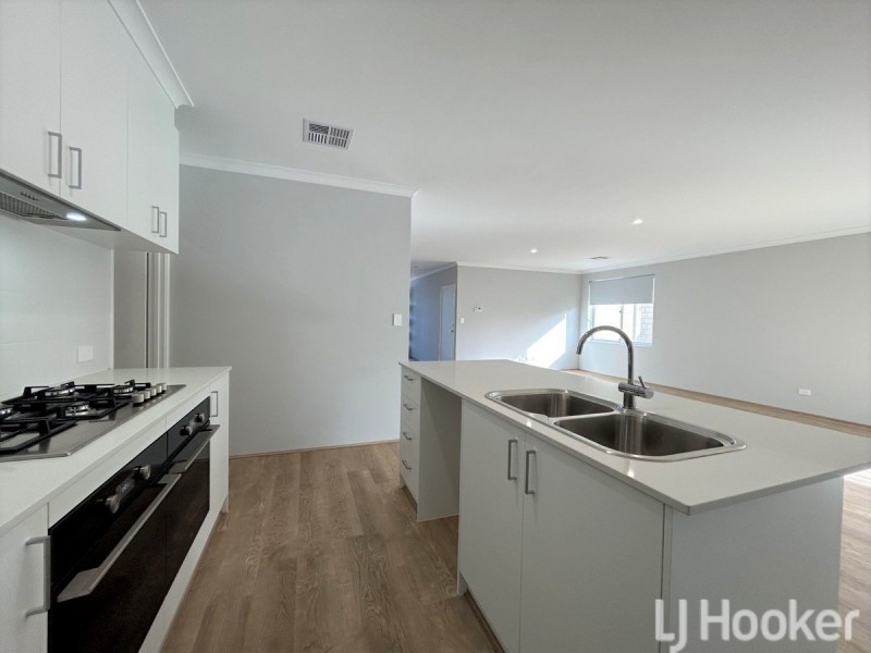 242 Badgerup Avenue, Lakelands WA 6180