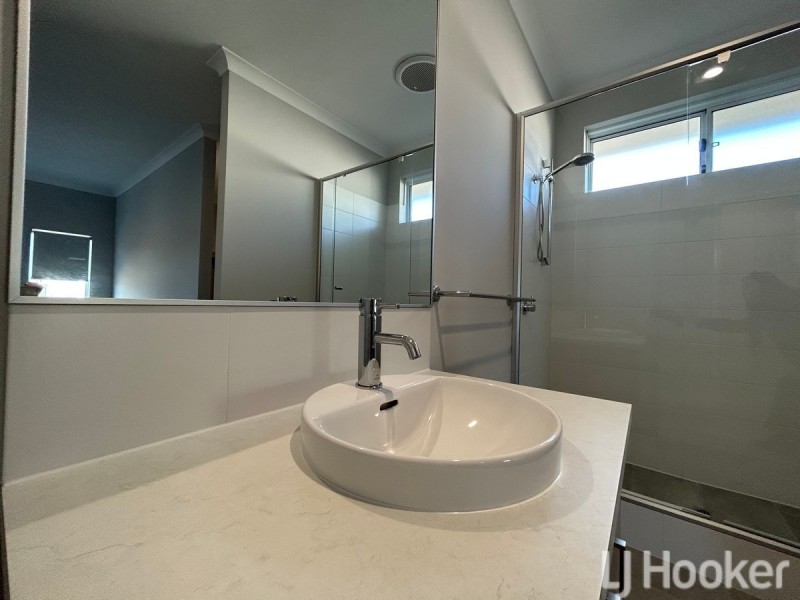 242 Badgerup Avenue, Lakelands WA 6180