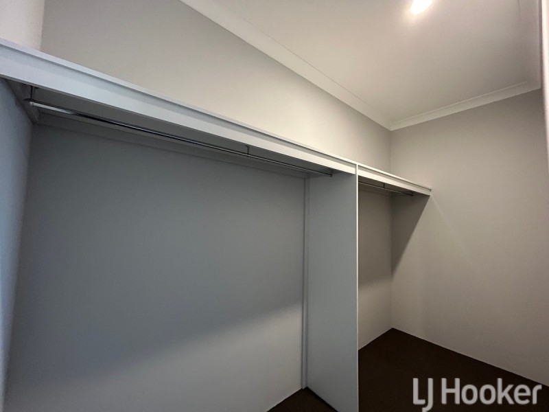 242 Badgerup Avenue, Lakelands WA 6180