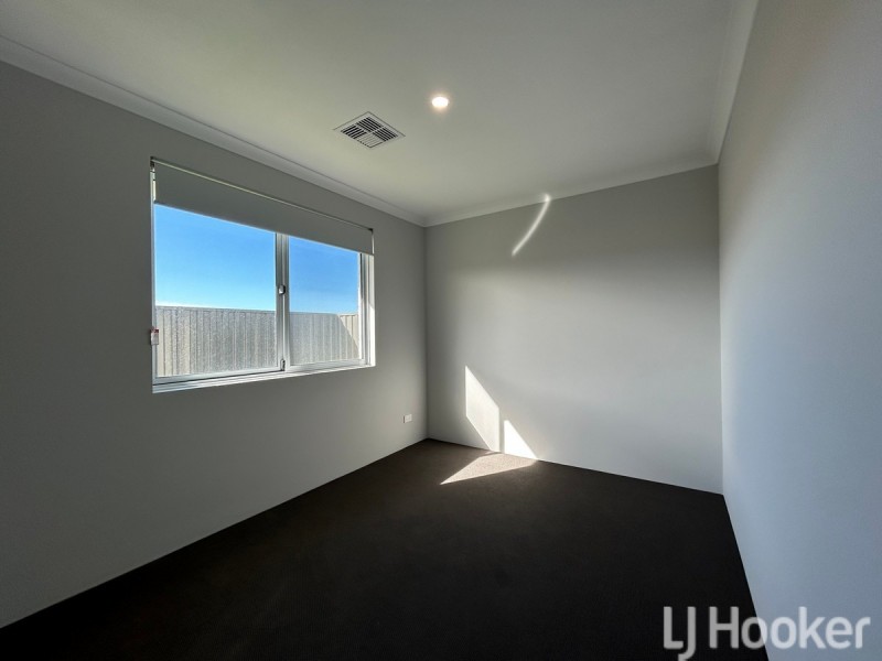 242 Badgerup Avenue, Lakelands WA 6180