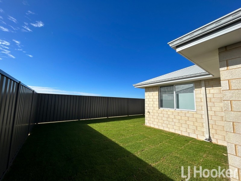 242 Badgerup Avenue, Lakelands WA 6180