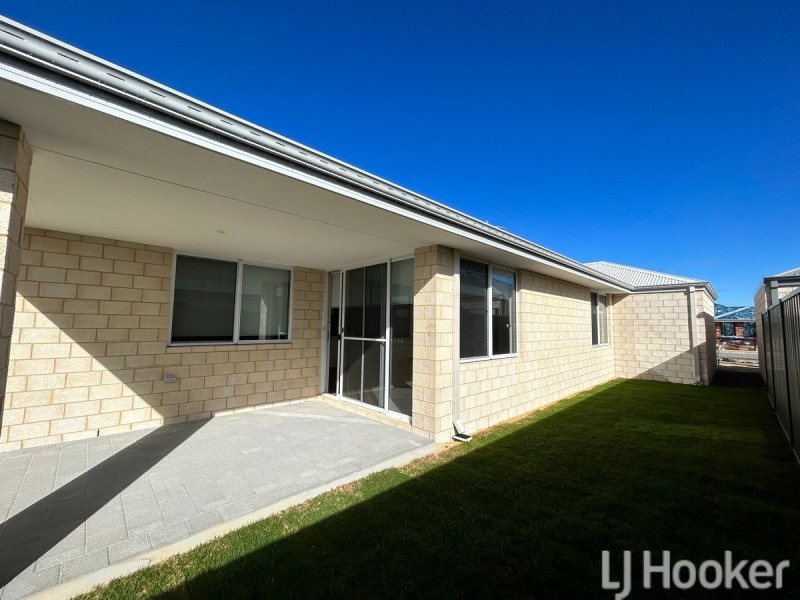 242 Badgerup Avenue, Lakelands WA 6180