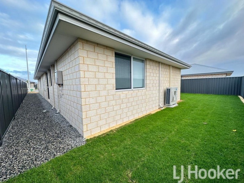 242 Badgerup Avenue, Lakelands WA 6180