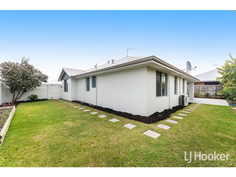 2 Stellaria Avenue, Halls Head WA 6210
