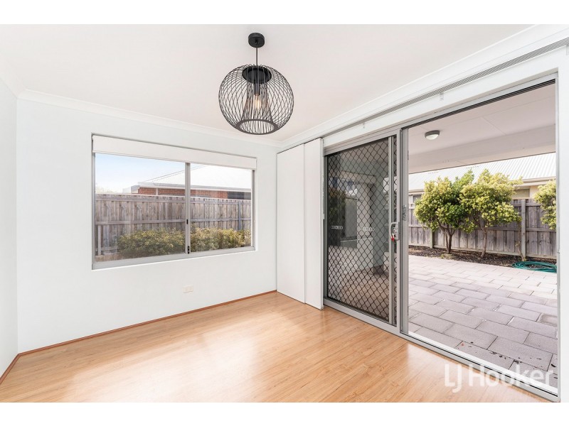 2 Stellaria Avenue, Halls Head WA 6210