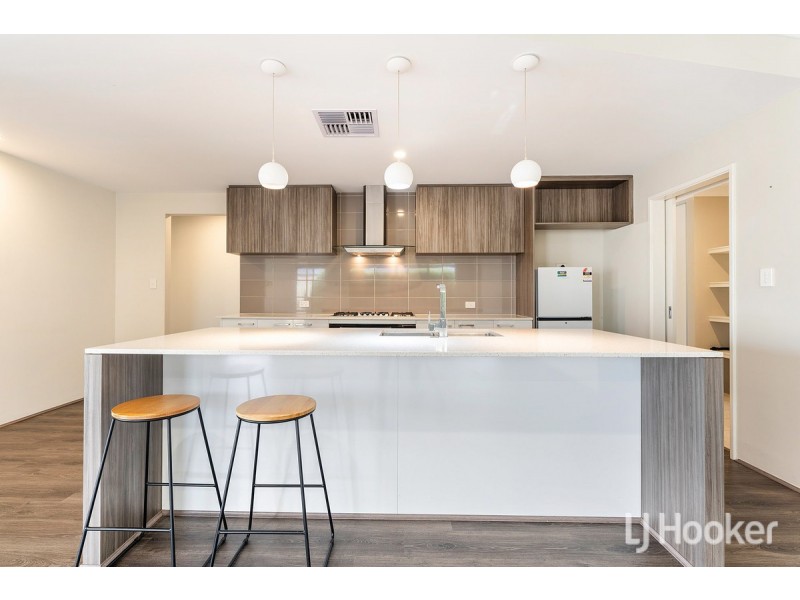 8 Dowerin Circuit, Lakelands WA 6180