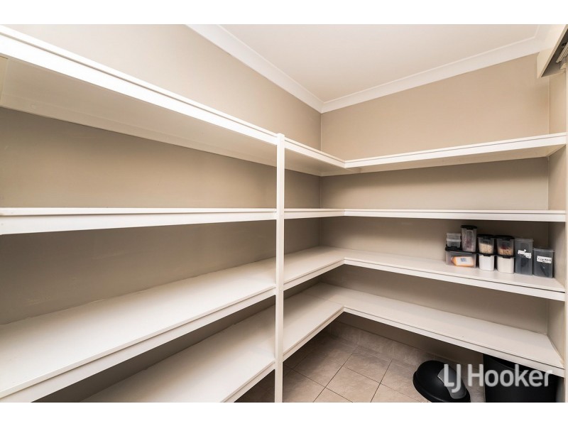 8 Dowerin Circuit, Lakelands WA 6180