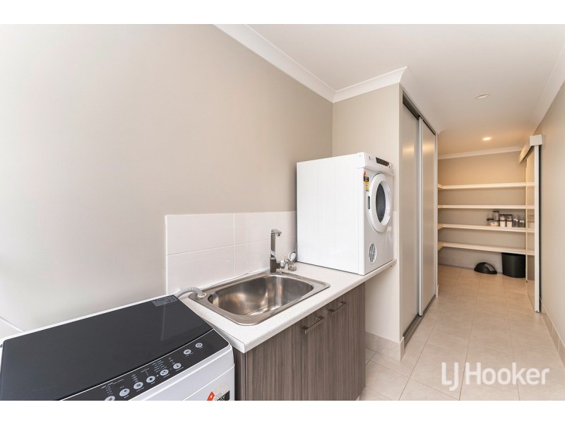 8 Dowerin Circuit, Lakelands WA 6180