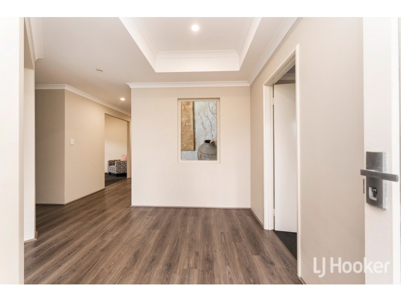 8 Dowerin Circuit, Lakelands WA 6180