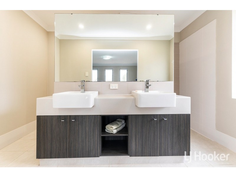 8 Dowerin Circuit, Lakelands WA 6180