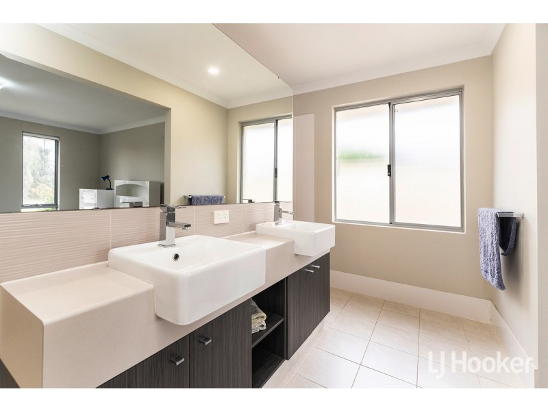 8 Dowerin Circuit, Lakelands WA 6180
