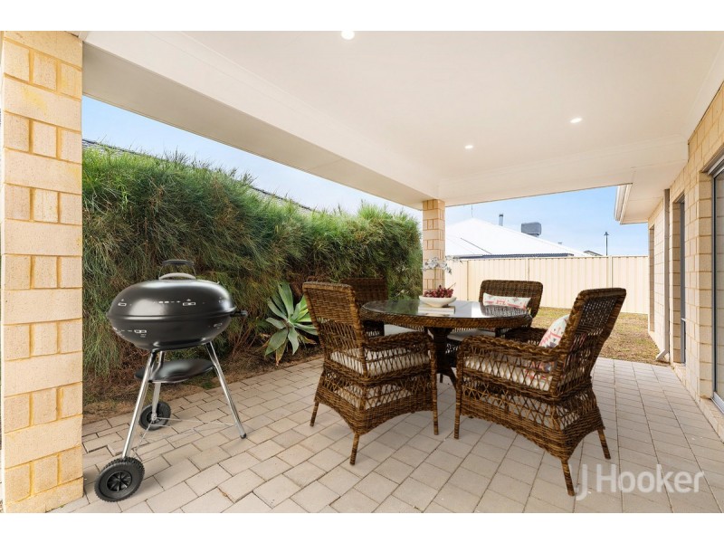 8 Dowerin Circuit, Lakelands WA 6180