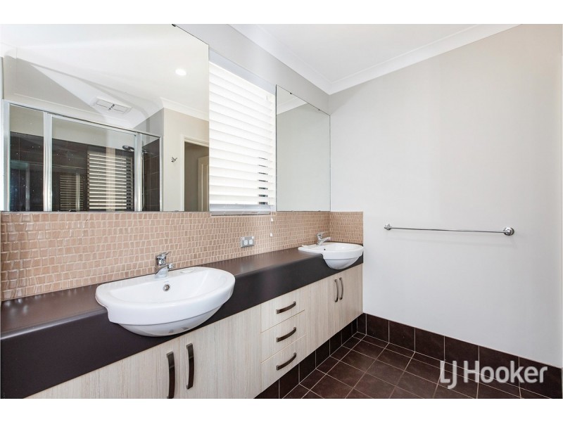 27 Glenbawn Vista, Lakelands WA 6180