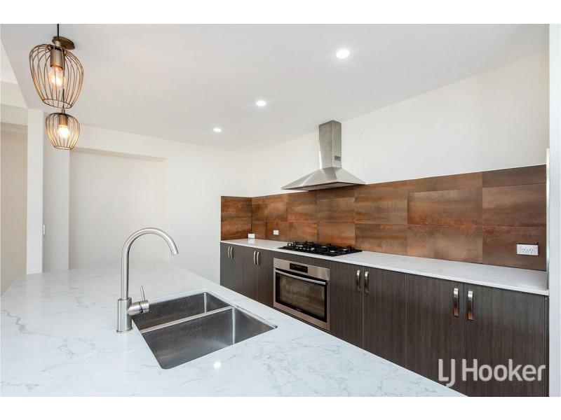 27 Glenbawn Vista, Lakelands WA 6180