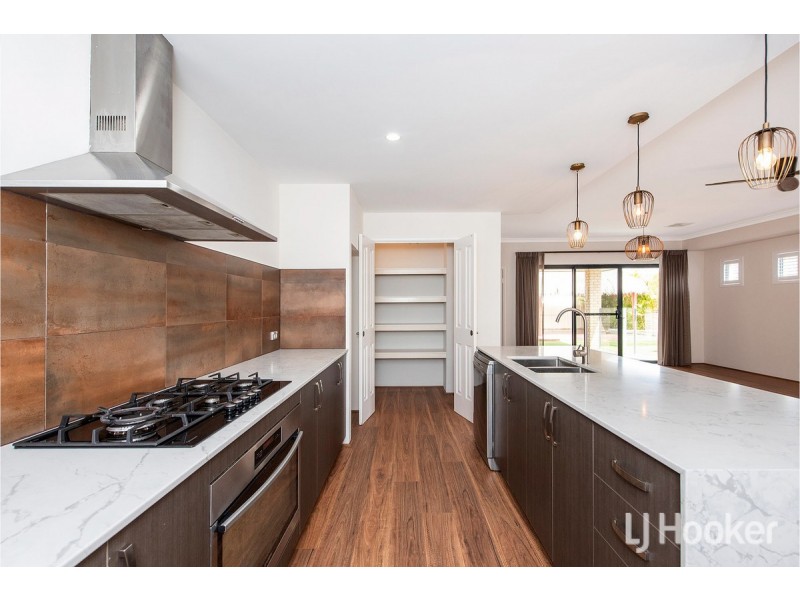 27 Glenbawn Vista, Lakelands WA 6180