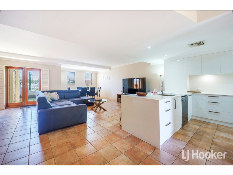 9/18 Port Quays, Wannanup WA 6210