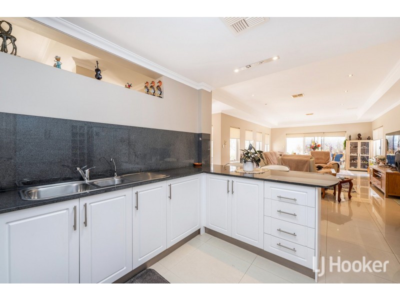6/4 Maywood Way, Wannanup WA 6210