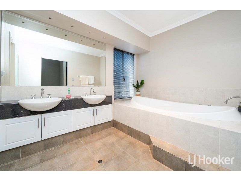 6/4 Maywood Way, Wannanup WA 6210