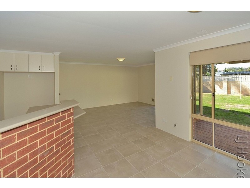 38 Paradise Circuit, Halls Head WA 6210