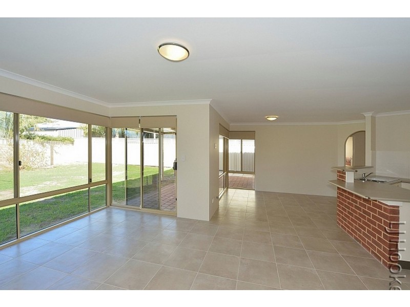 38 Paradise Circuit, Halls Head WA 6210