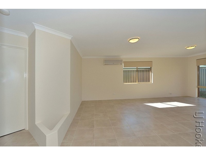 38 Paradise Circuit, Halls Head WA 6210