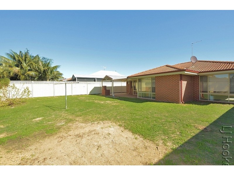 38 Paradise Circuit, Halls Head WA 6210