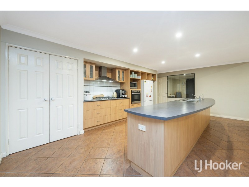 12 Highview Rise, Halls Head WA 6210