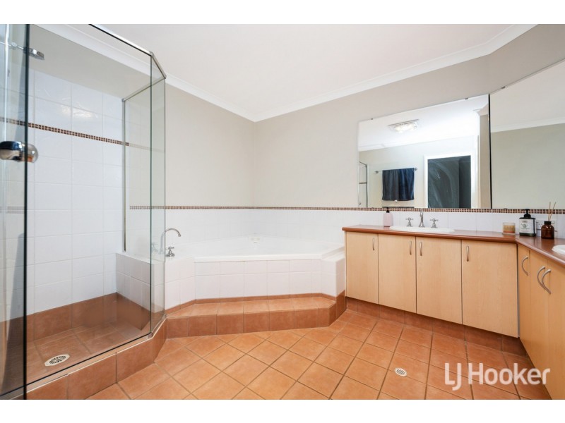 12 Highview Rise, Halls Head WA 6210