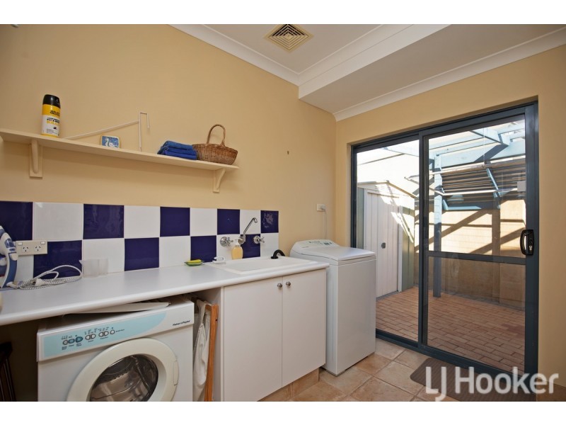 8 Carnarvon Way, Erskine WA 6210