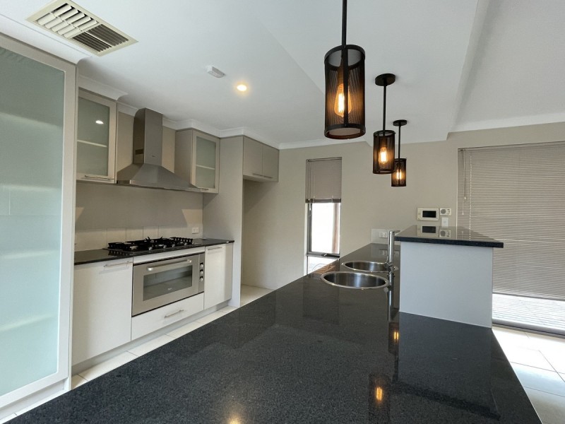 13 Placid Bend, South Yunderup WA 6208