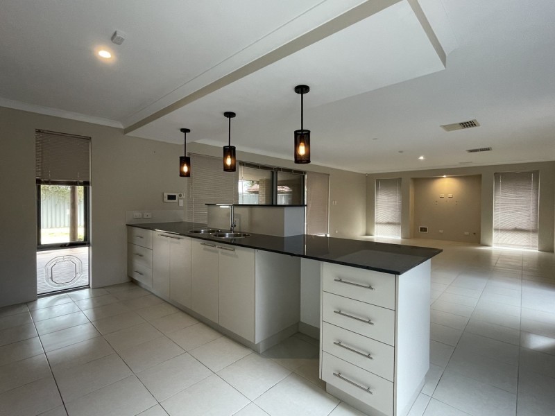 13 Placid Bend, South Yunderup WA 6208