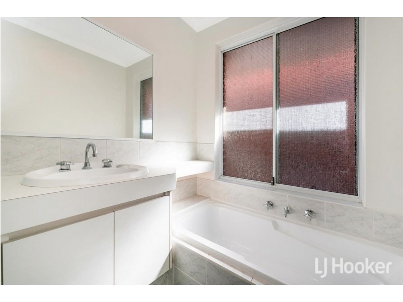 2 Monarch Place, Wannanup WA 6210