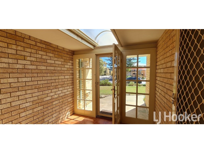 8 Rocklea Place, Silver Sands WA 6210