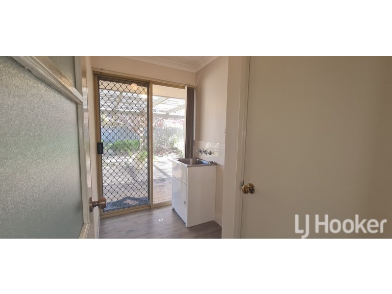 8 Rocklea Place, Silver Sands WA 6210