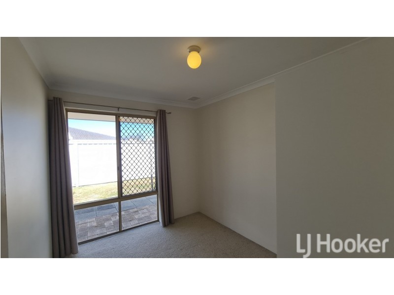 8 Rocklea Place, Silver Sands WA 6210