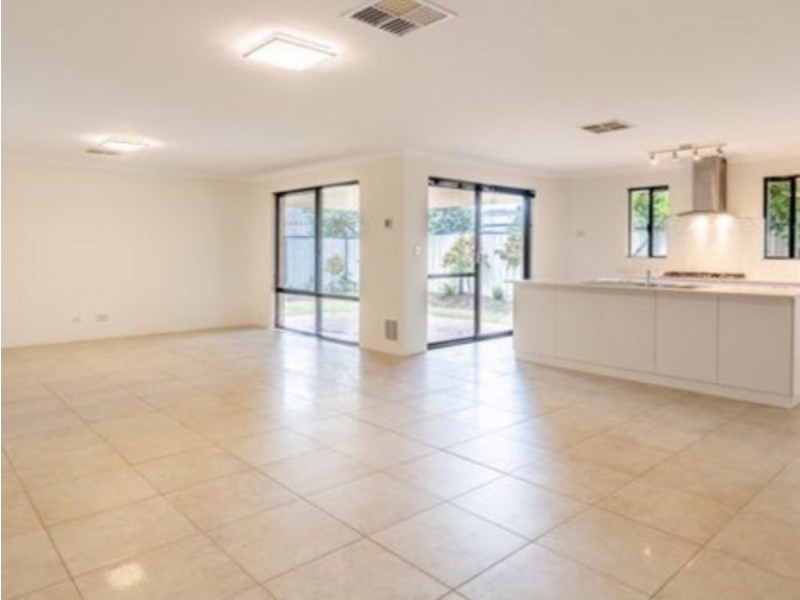 3 St Cloud Link, Meadow Springs WA 6210