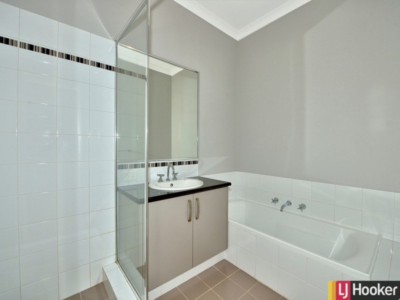 53 Kerkeri Heights, Lakelands WA 6180