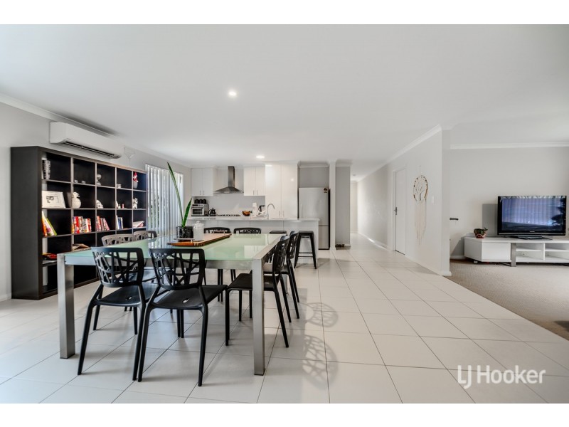 6 Ellinwood Loop, Meadow Springs WA 6210