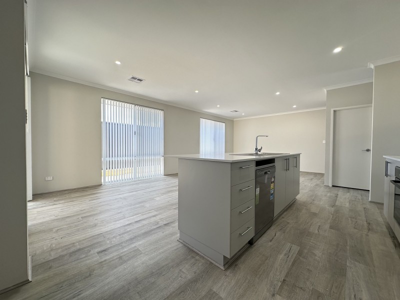 1 Elsham Close, Meadow Springs WA 6210