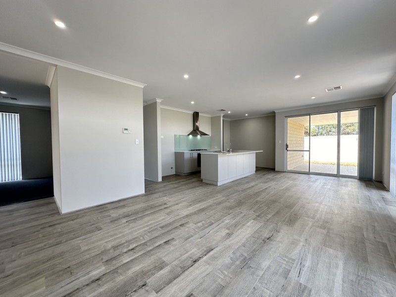 1 Elsham Close, Meadow Springs WA 6210