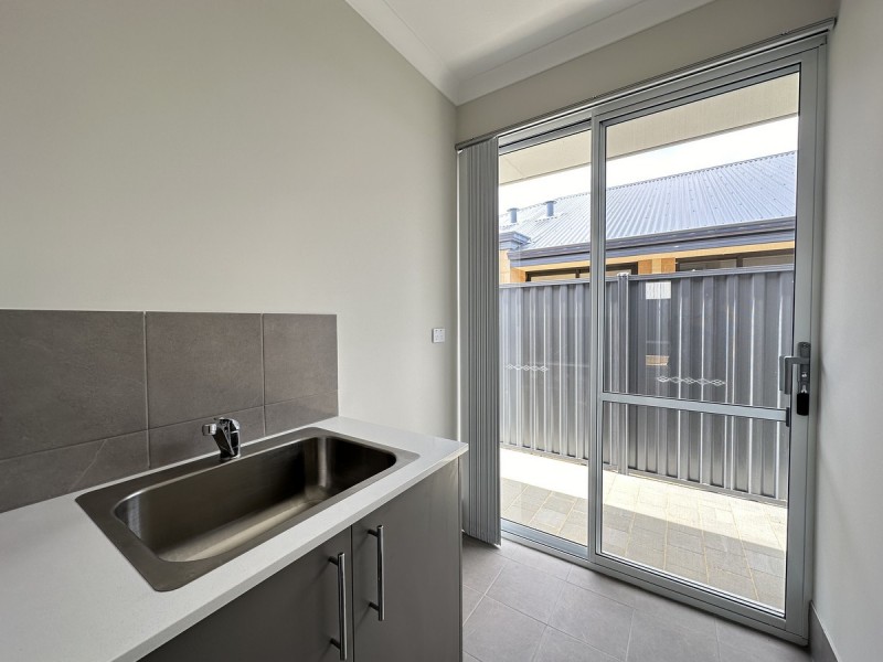 1 Elsham Close, Meadow Springs WA 6210