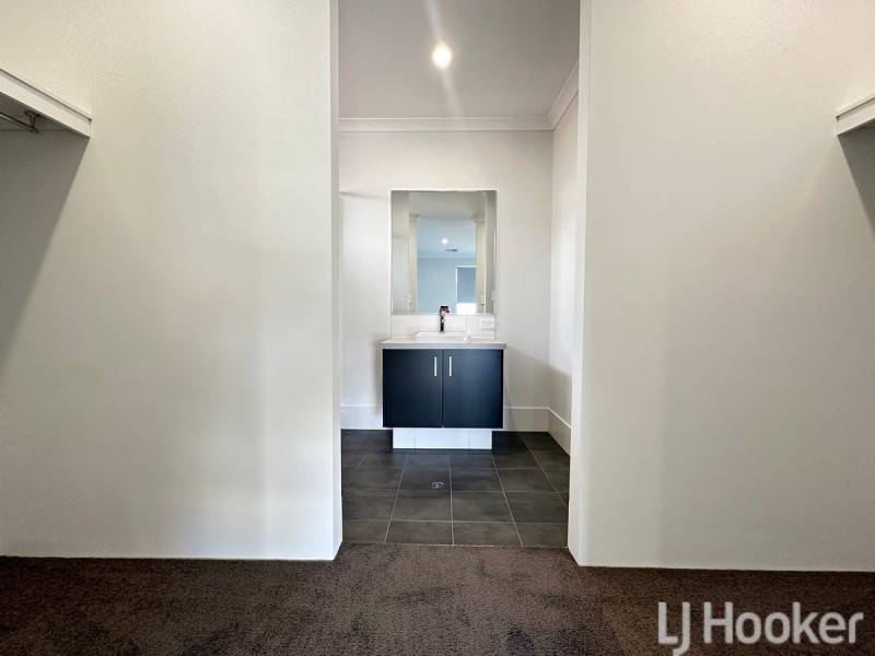 234 Badgerup Avenue, Lakelands WA 6180