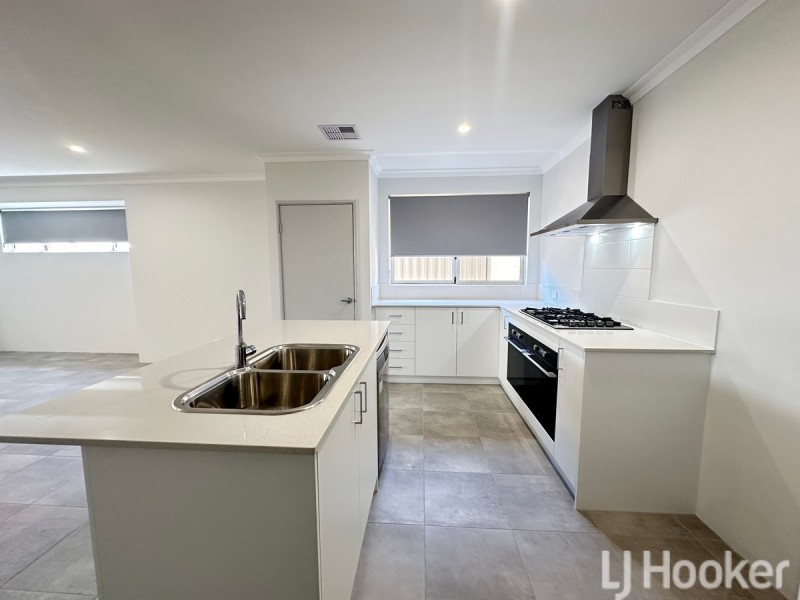 16 Pensacola Grove, Madora Bay WA 6210