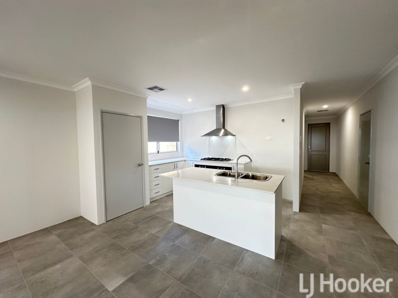 16 Pensacola Grove, Madora Bay WA 6210