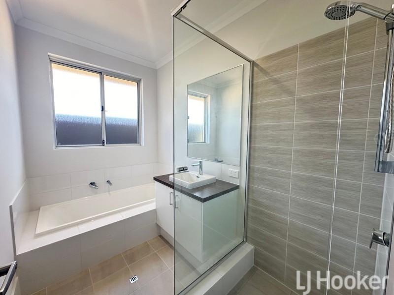 16 Pensacola Grove, Madora Bay WA 6210