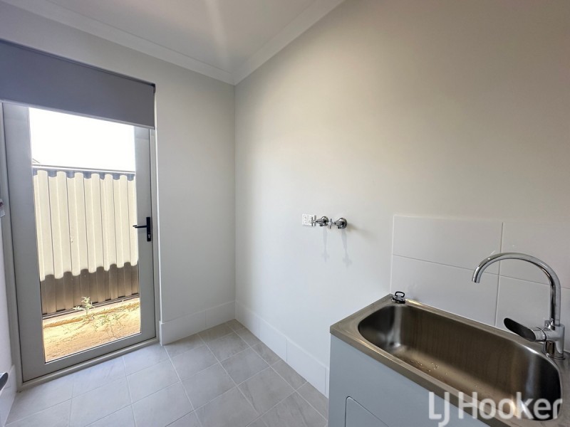 16 Pensacola Grove, Madora Bay WA 6210