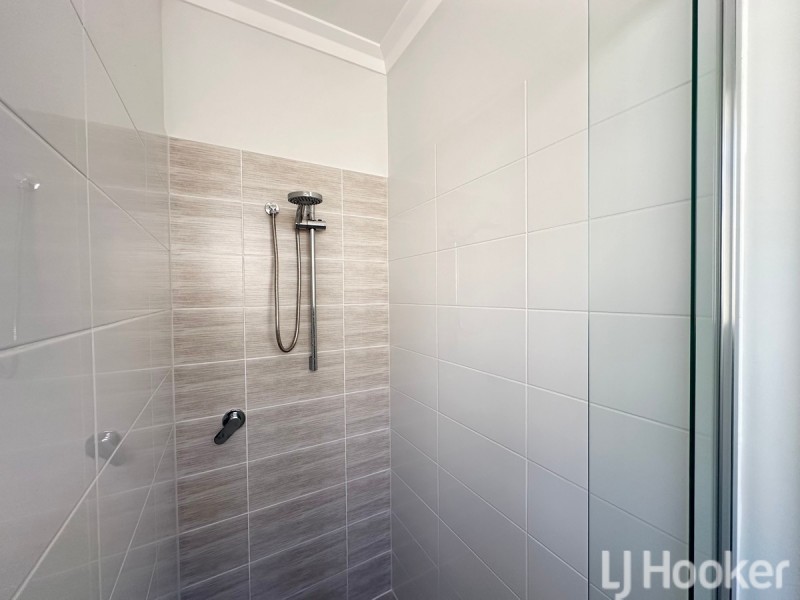 16 Pensacola Grove, Madora Bay WA 6210