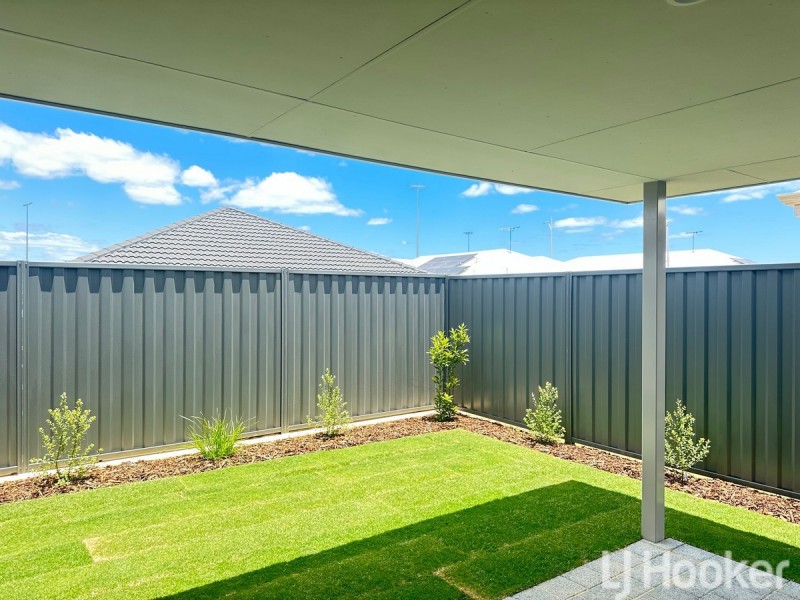 8 Nebo Way, Lakelands WA 6180