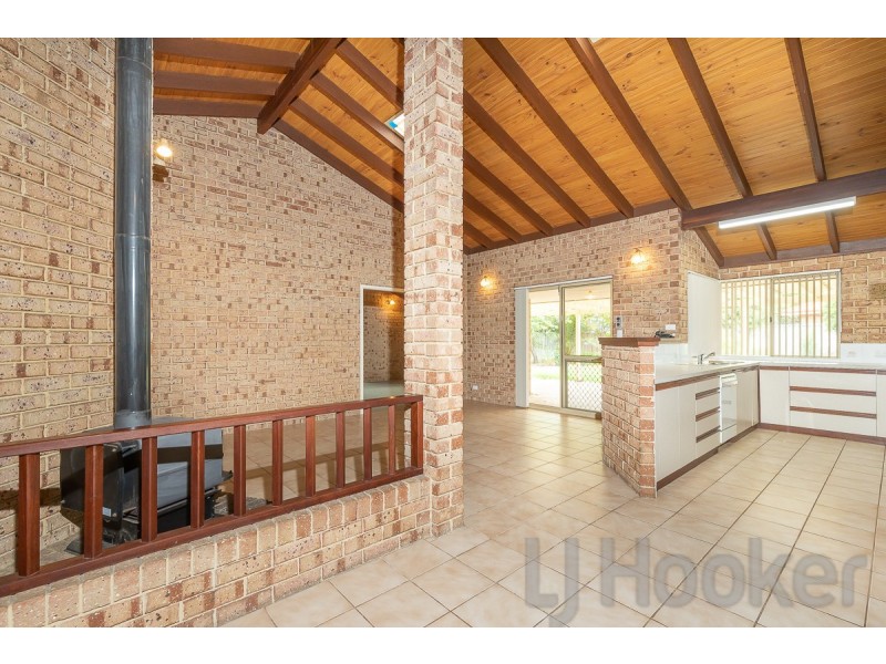 7 Napier Close, Halls Head WA 6210